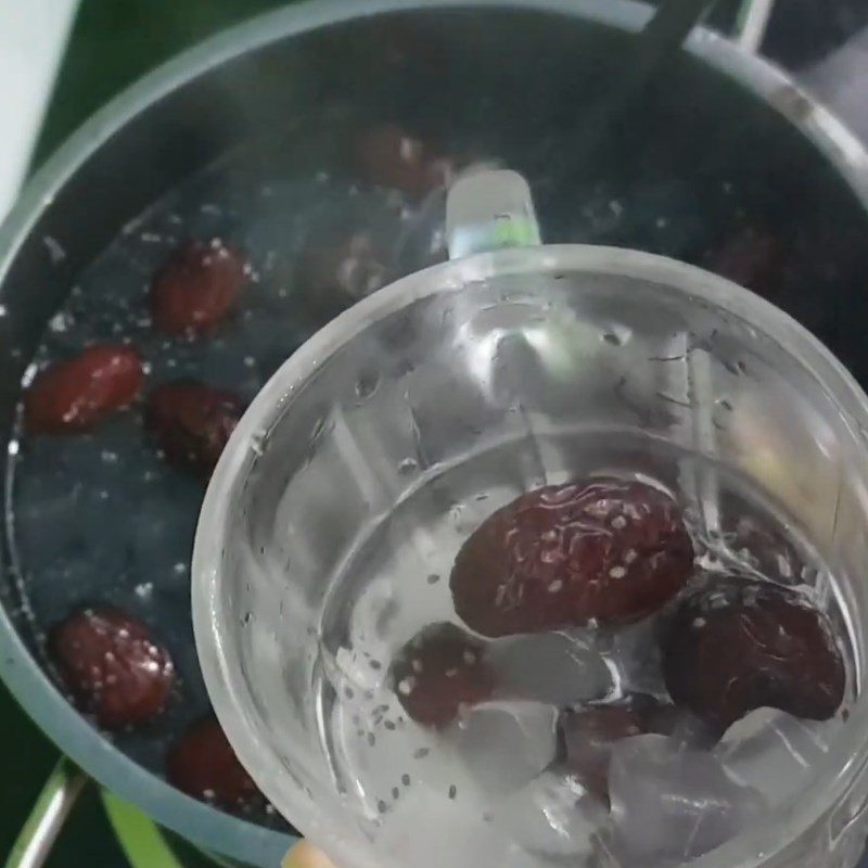 Step 5 Completion Aloe vera with chia seeds and red apple
