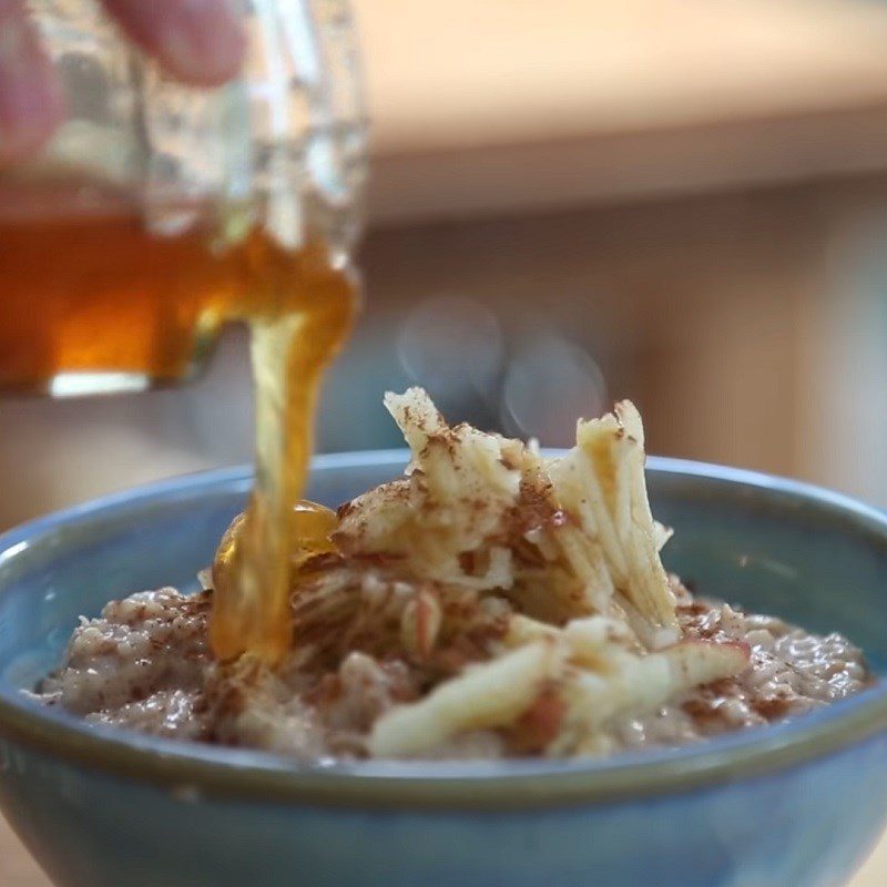 Step 4 Completion Oatmeal porridge with apples and honey