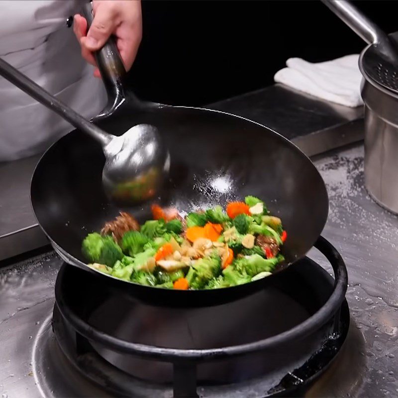 Step 5 Completing Chinese-style stir-fried beef