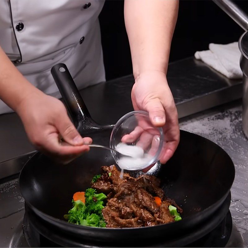 Step 5 Completing Chinese-style stir-fried beef