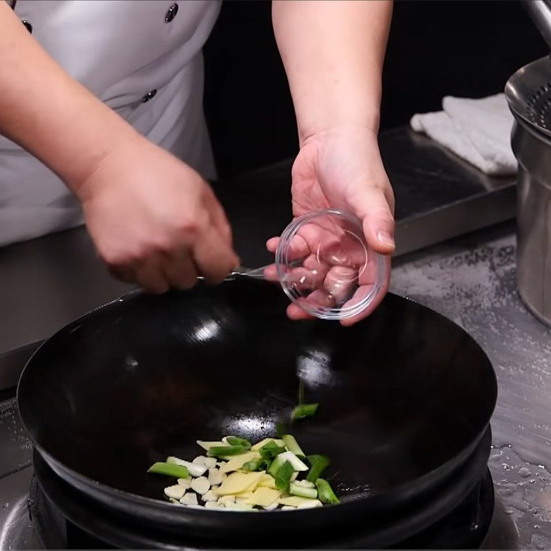 Step 5 Completing Chinese-style stir-fried beef