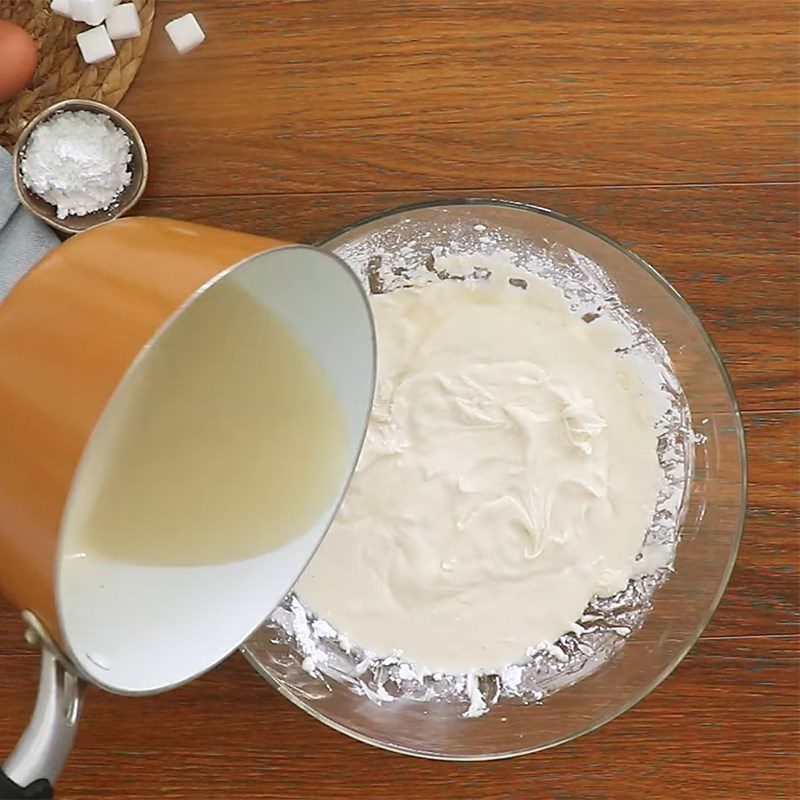 Step 4 Mix the flour with coconut milk and let the dough rest for Tai Yen cake