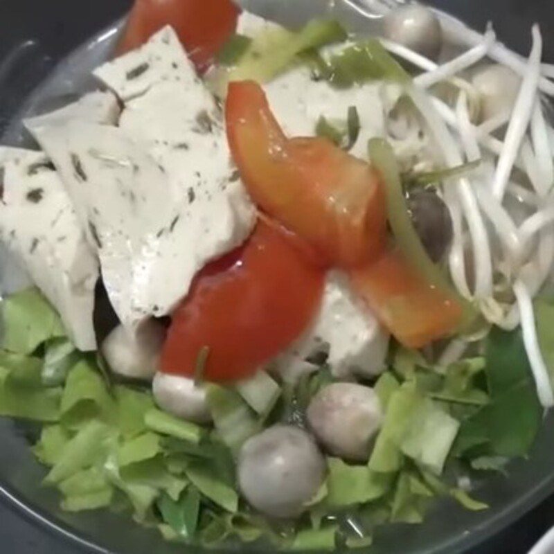 Step 4 Completion of vegetarian fish cake noodle soup from pre-made fish cake