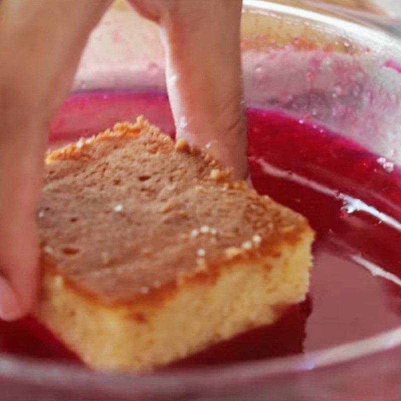 Step 8 Finishing the cake Red Langminton cake