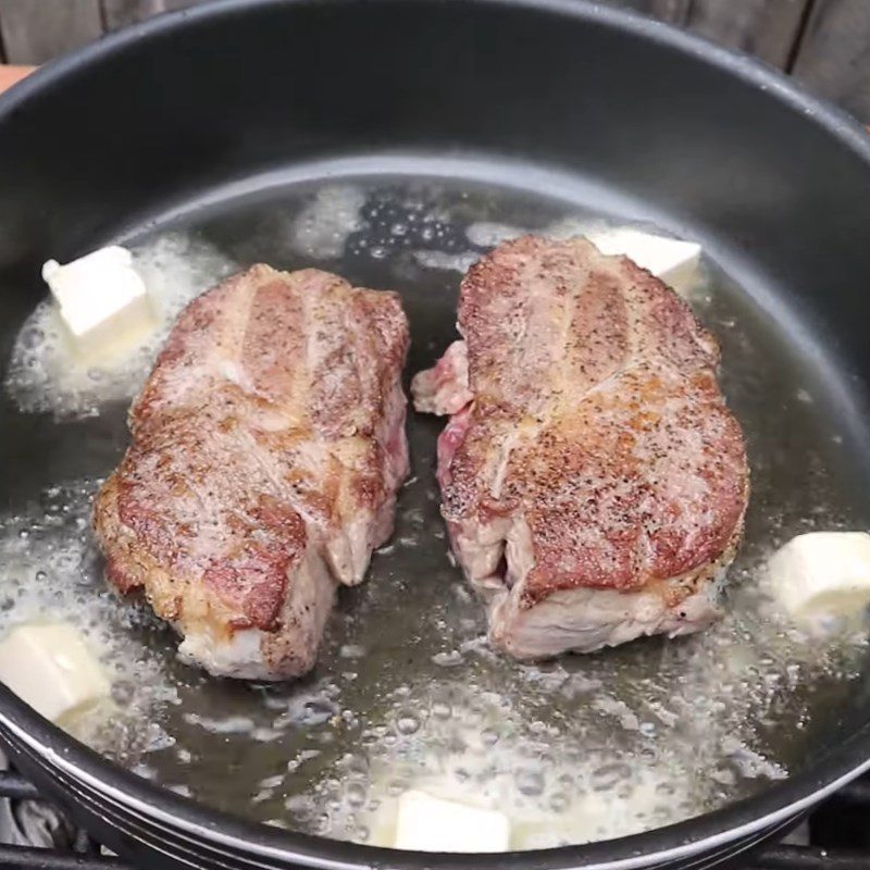 Step 3 Finishing the steak with garlic and rosemary