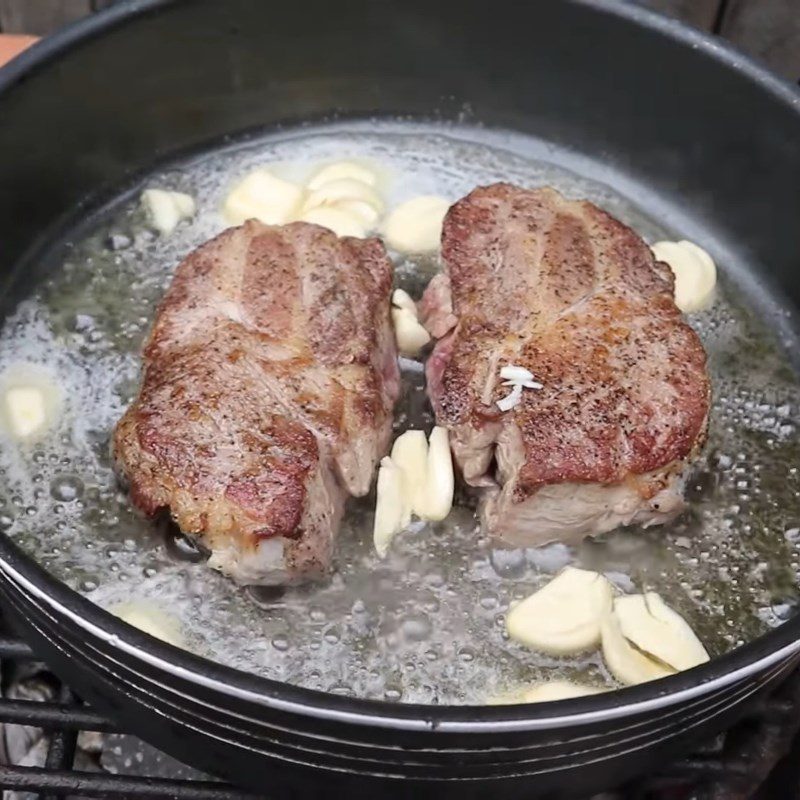 Step 3 Finishing the steak with garlic and rosemary