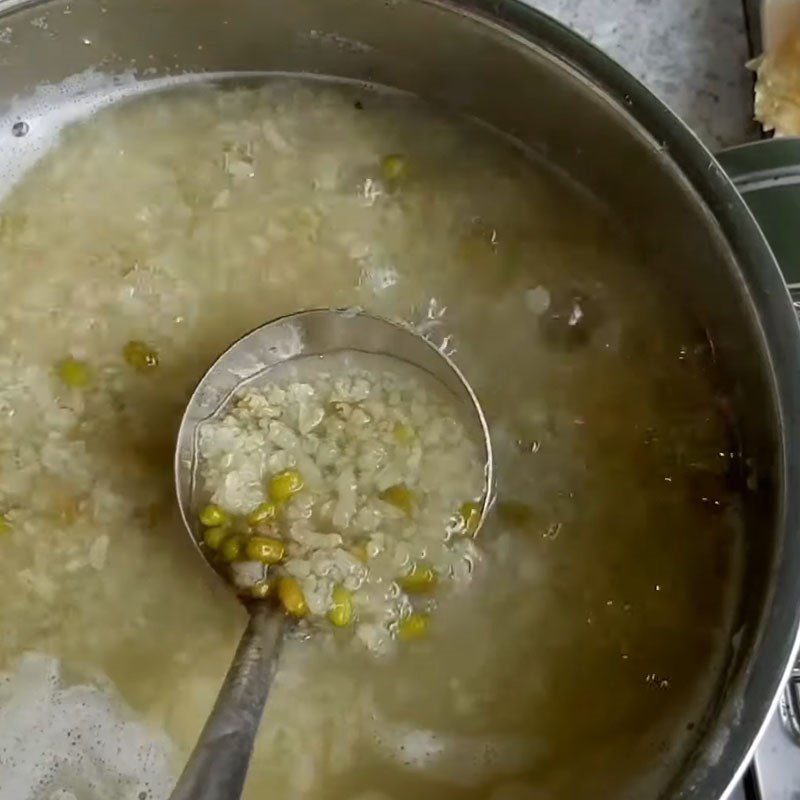 Step 3 Complete the gourd porridge Green bean porridge with gourd