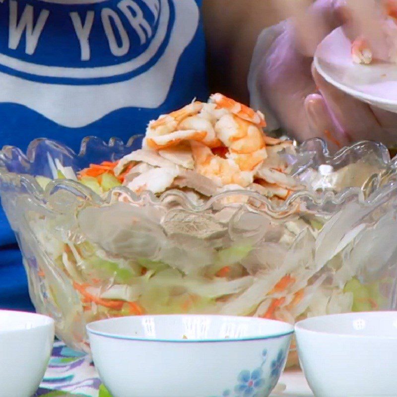 Step 4 Complete the salad Snow mushroom salad with shrimp, meat, and lotus stem