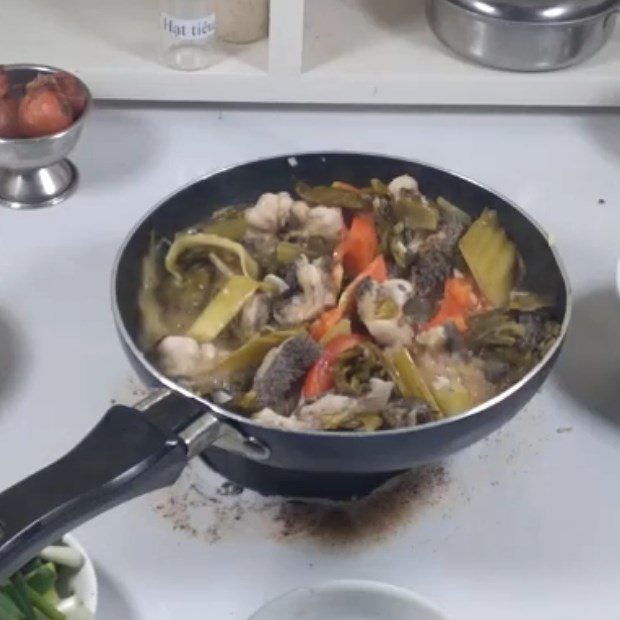 Step 4 Complete the dish - Stir-fried cow lettuce with sour pickles