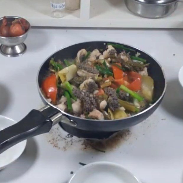 Step 4 Complete the dish - Stir-fried cow lettuce with sour pickles