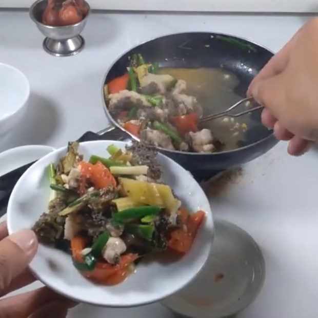 Step 4 Complete the dish - Stir-fried cow lettuce with sour pickles