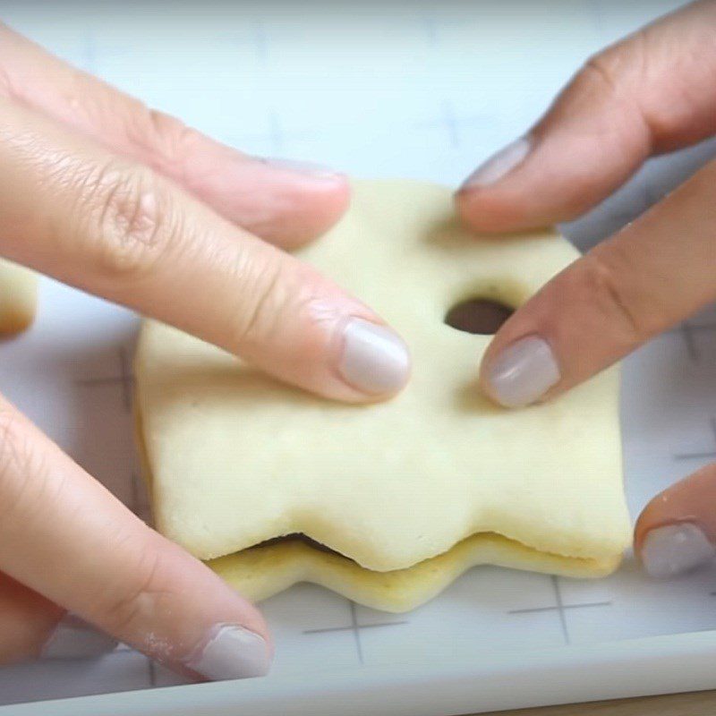 Step 5 Complete the cookies Ghost cookies