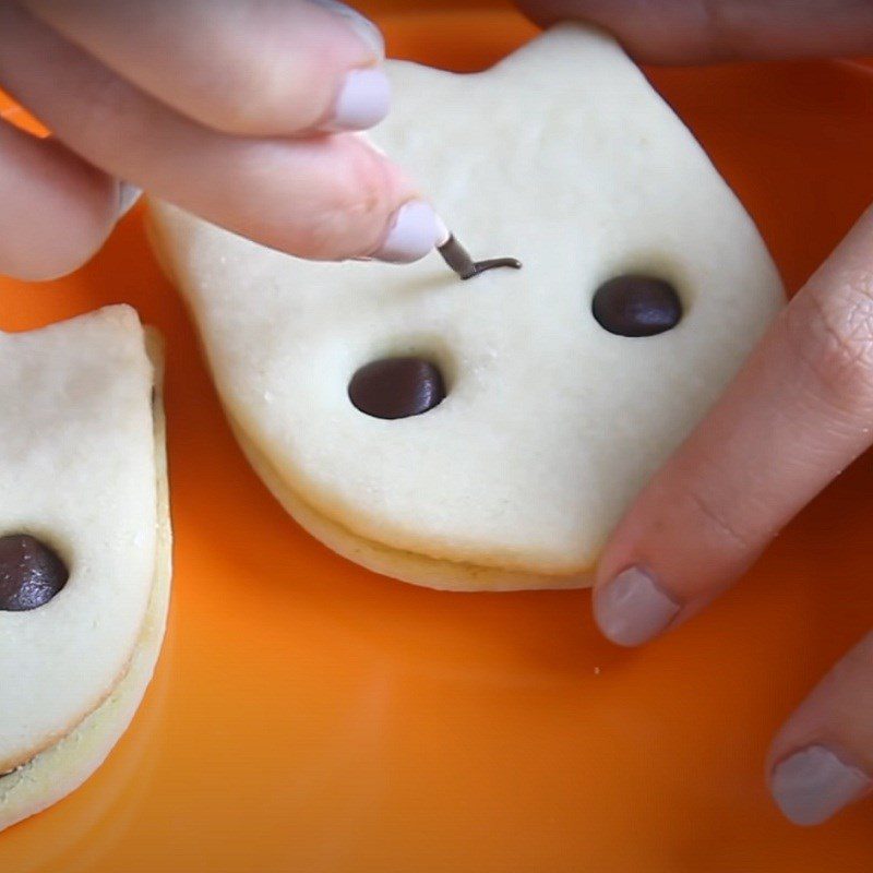 Step 5 Complete the cookies Ghost cookies