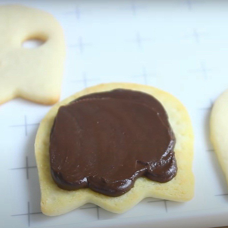 Step 5 Complete the cookies Ghost cookies