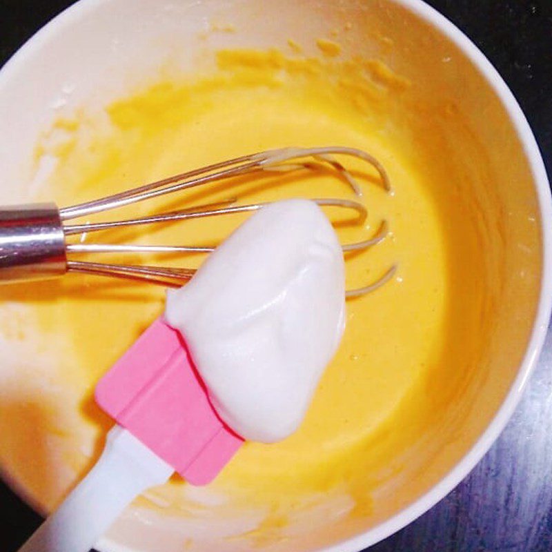 Step 3 Complete the batter and bake the Cheese Sponge Cake (recipe shared by users)