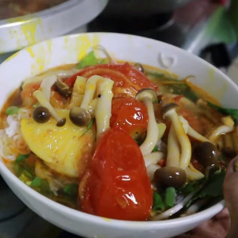 Step 5 Finishing Vegetarian fish cake noodle with seaweed fish cake