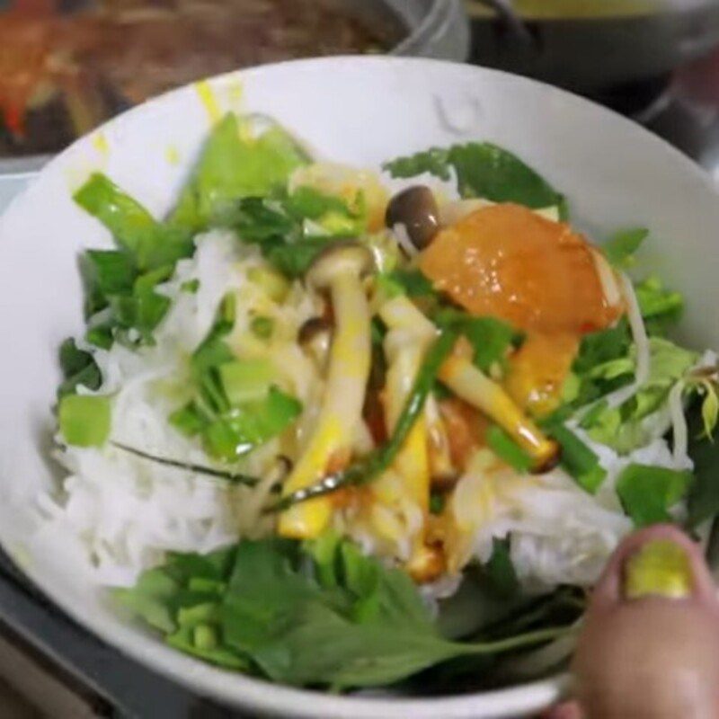 Step 5 Finishing Vegetarian fish cake noodle with seaweed fish cake