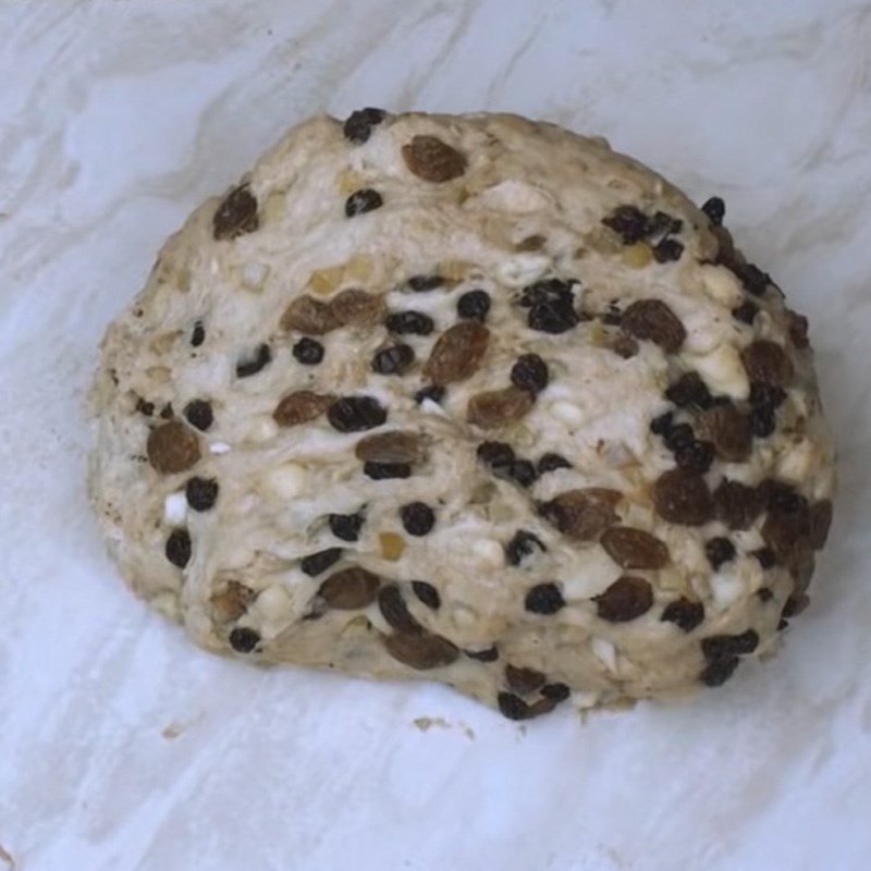 Step 5 Complete the dough for almond-filled stollen cake