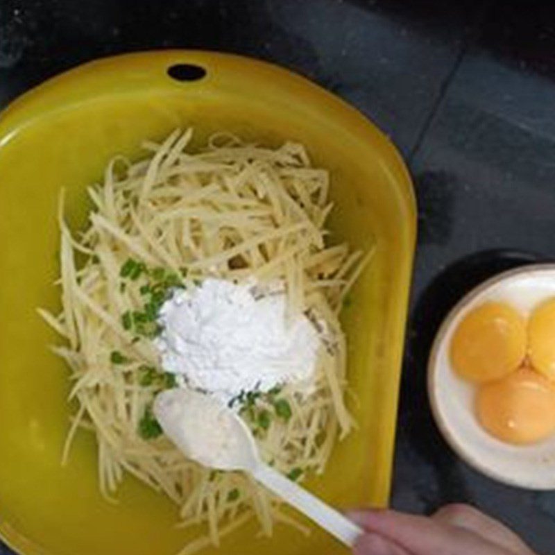 Step 2 Making the cake mixture Bird's nest cake with egg and potato