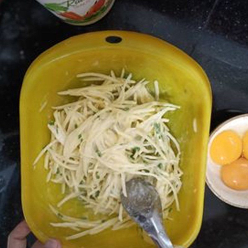 Step 2 Making the cake mixture Bird's nest cake with egg and potato