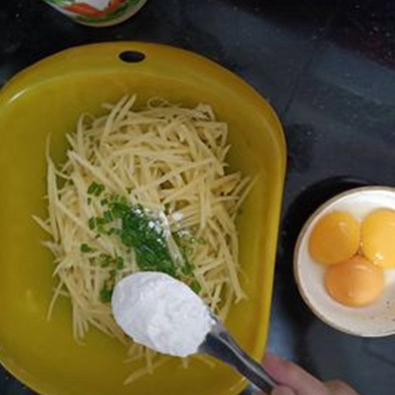 Step 2 Making the cake mixture Bird's nest cake with egg and potato