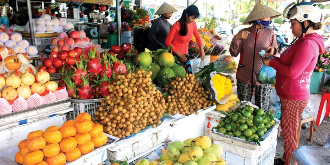 how to choose delicious fresh fruits for tet holiday 03413