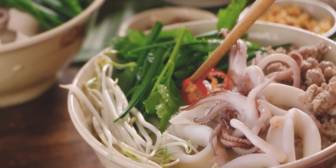 how to cook delicious hu tieu for the weekend 01764