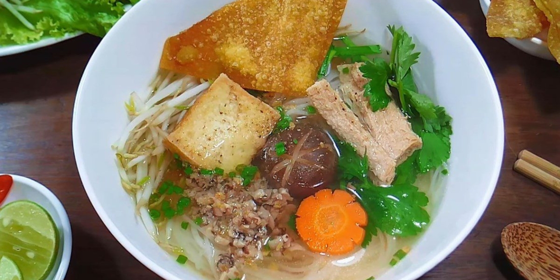 how to cook delicious southern hu tieu for vu day 12037