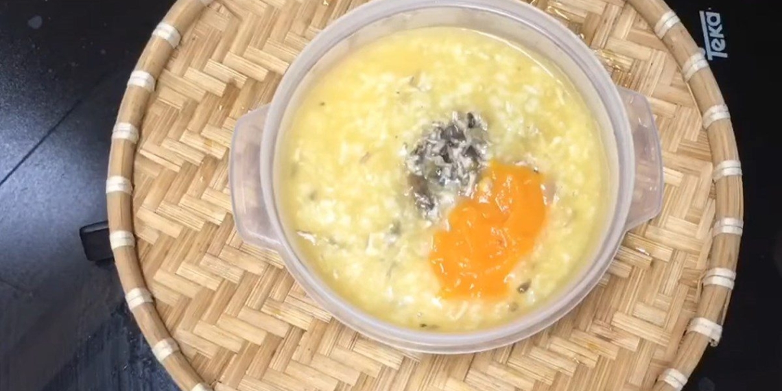 how to cook rice porridge with carrots for babies nutritious and simple 08180