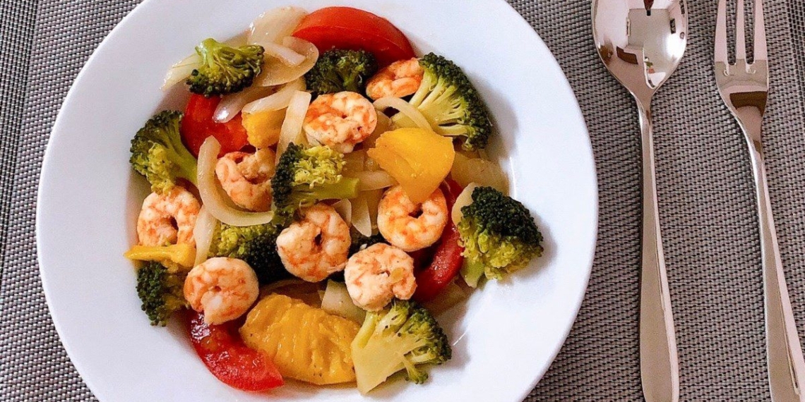 how to cook shrimp stir fried with vegetables and aromatic herbs for a 10037 meal