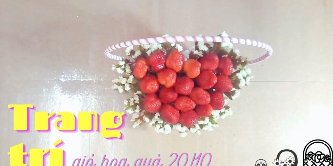 how to decorate fruit basket with strawberries and other fruits gift 13722