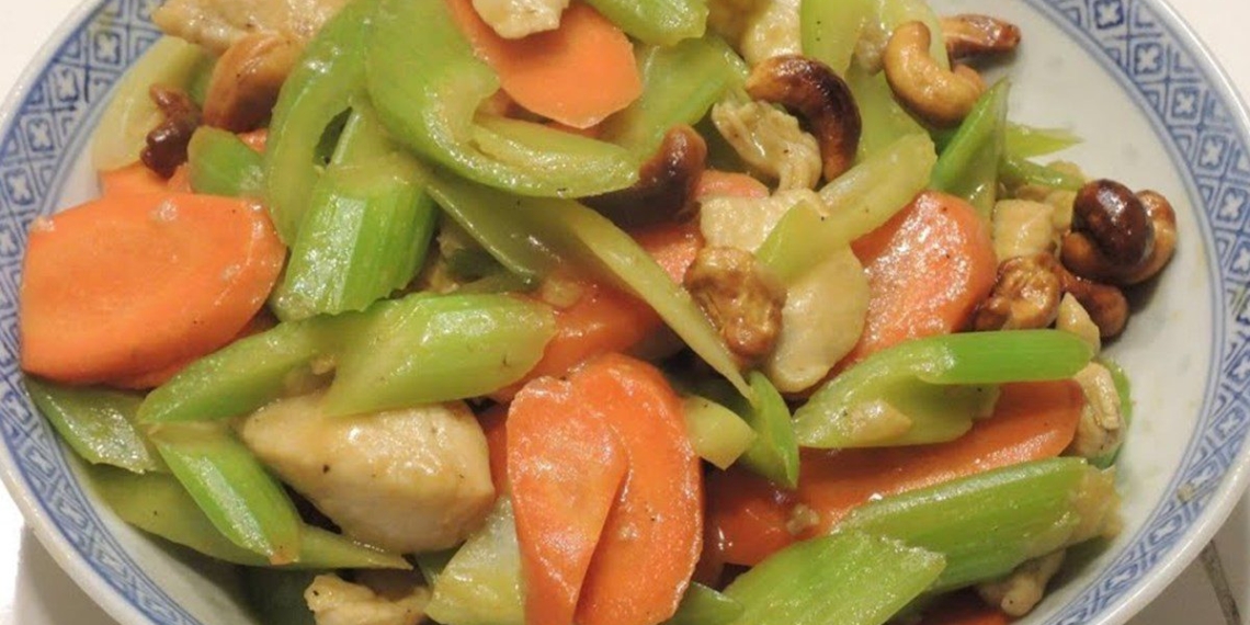 how to make chicken stir fried with cashew nuts delicious simple recipe 07271