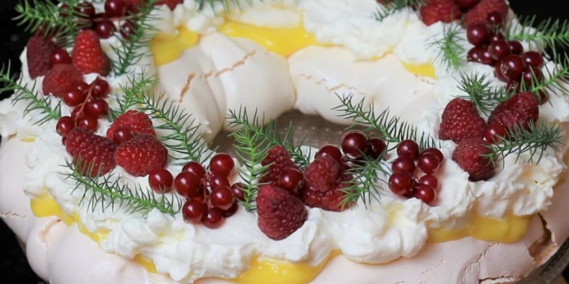 how to make crispy delicious pavlova simple easy for christmas 16083