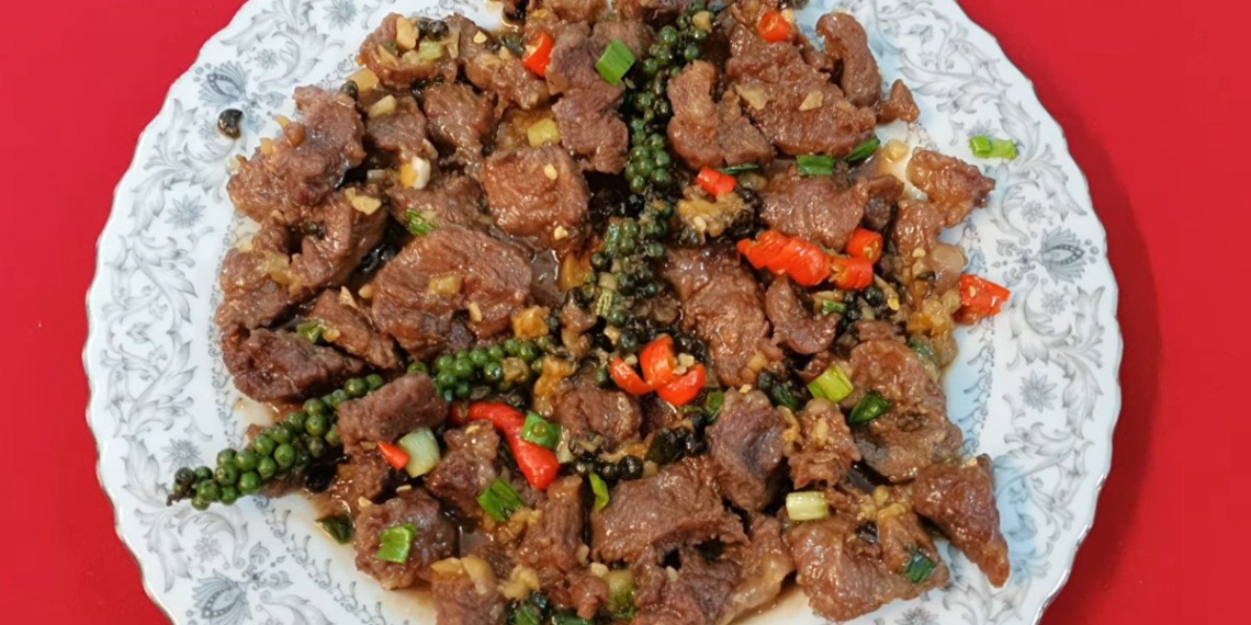 how to make delicious crispy beef with green pepper spicy savoury appealing 12759