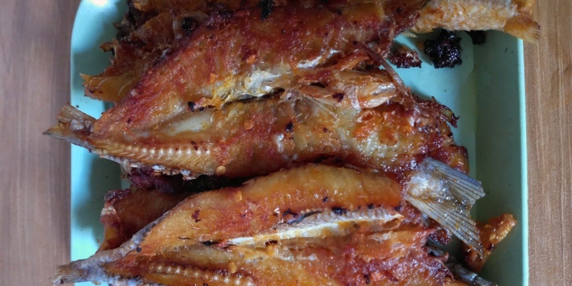 how to make delicious fried salted fish with chili 12305