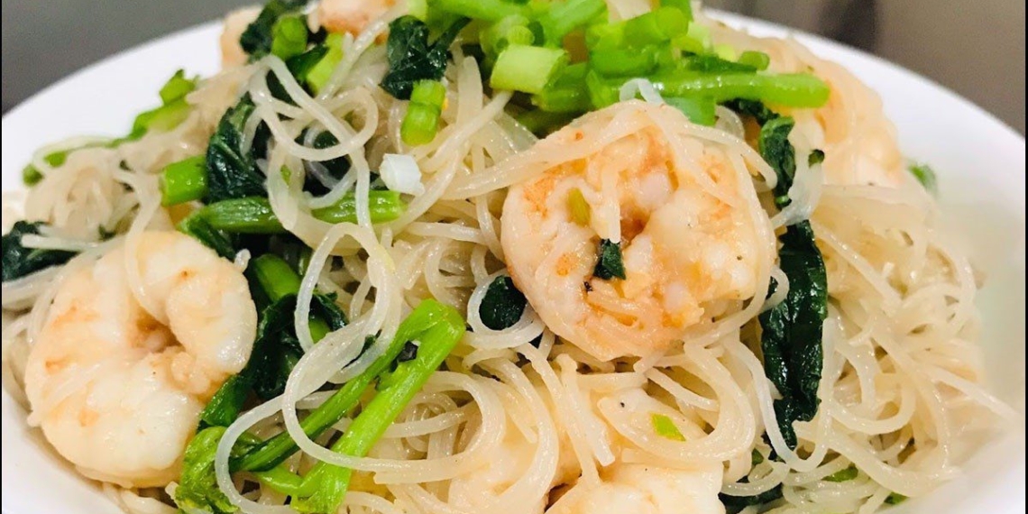how to make delicious sauteed hu tieu mixed with aromatic flavors home style 15788