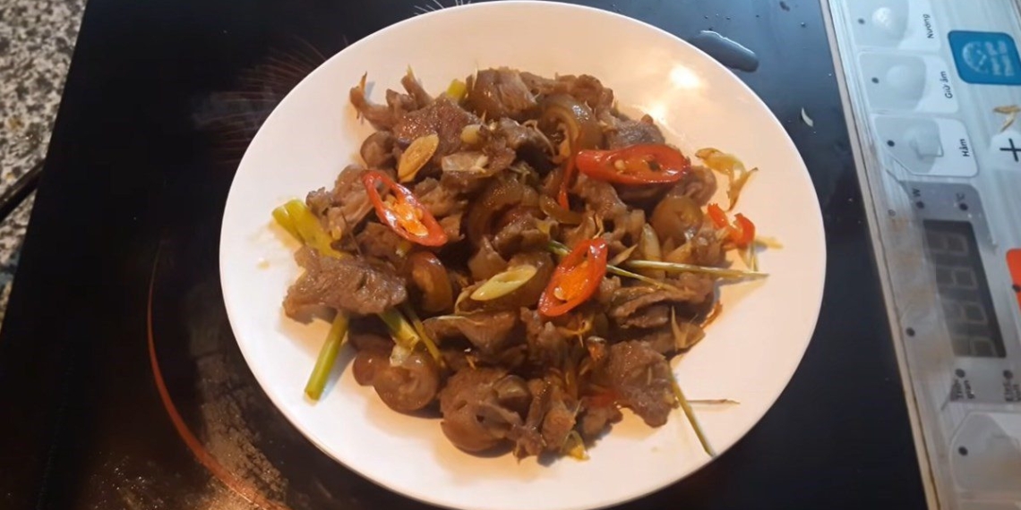 how to make delicious simple sauteed meat with lemon grass and chili not greasy 03185