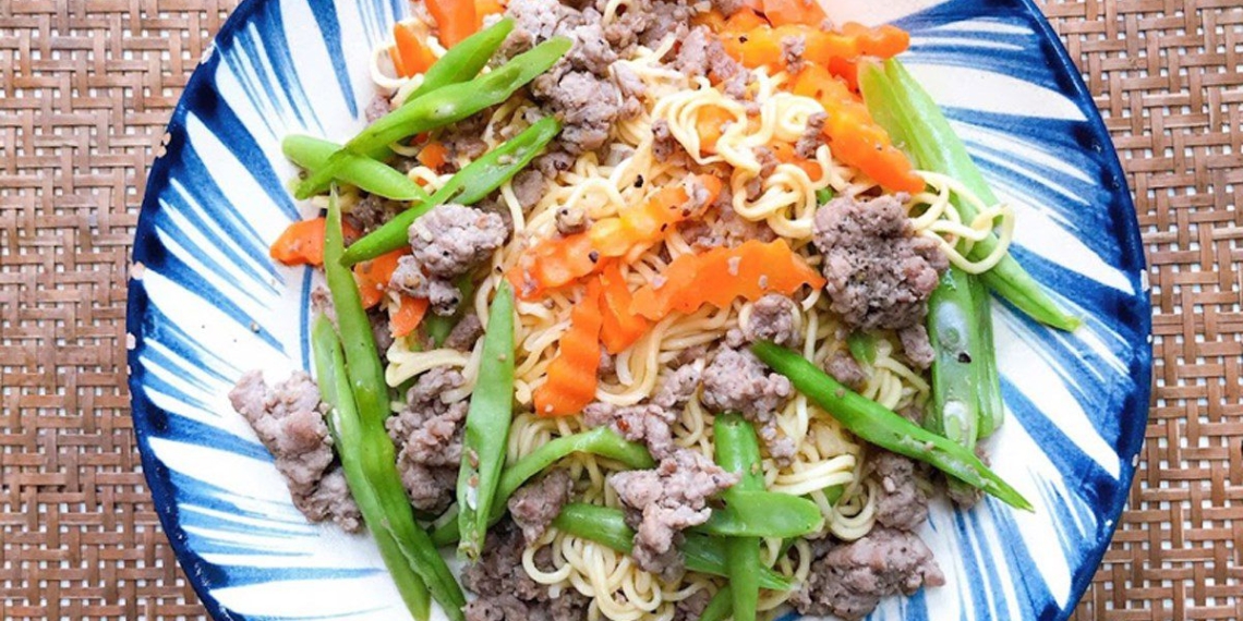 how to make delicious stir fried noodles with tender meat and aromatic ingredients for sunday 16246