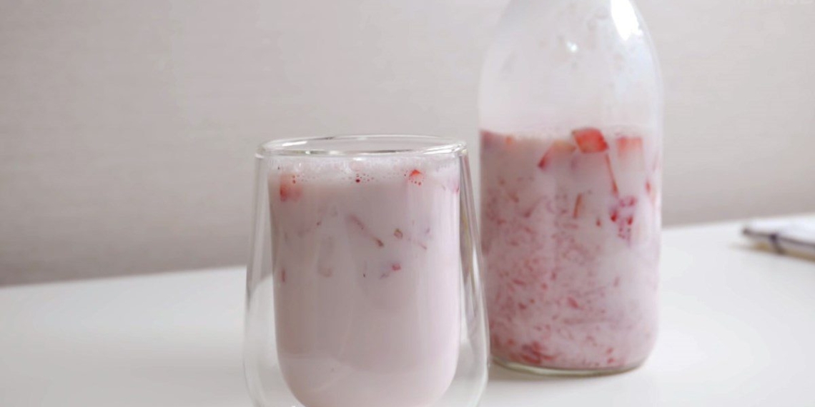 how to make delicious strawberry milk with authentic korean flavor at home 09369