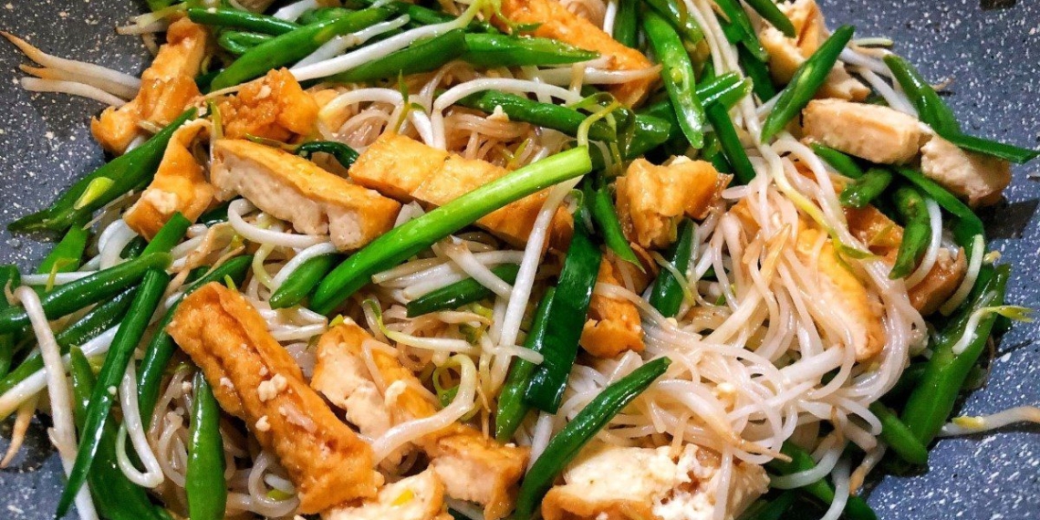 how to make delicious vegan fried bun noodles non sticky non broken 02066