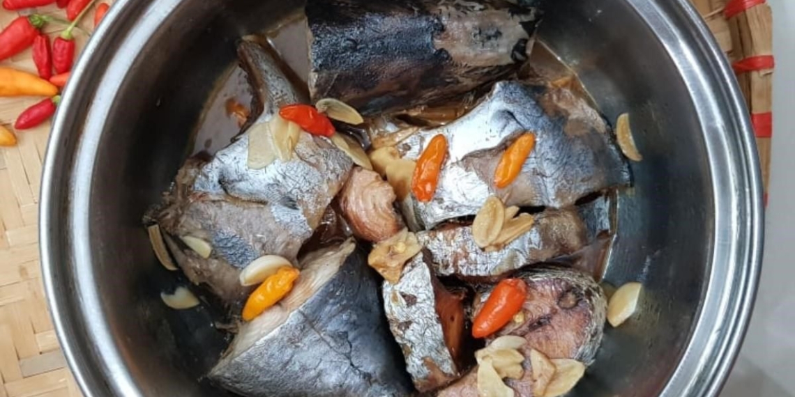 how to make dried salted fish with chili for a delicious meal 15645