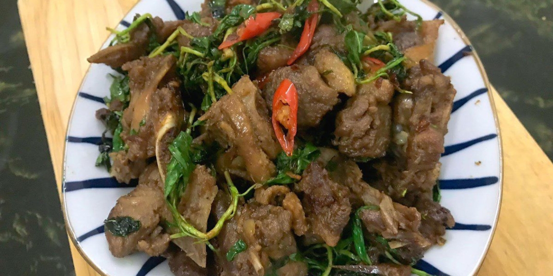 how to make fried duck with herbs very fragrant delicious appealing 16376