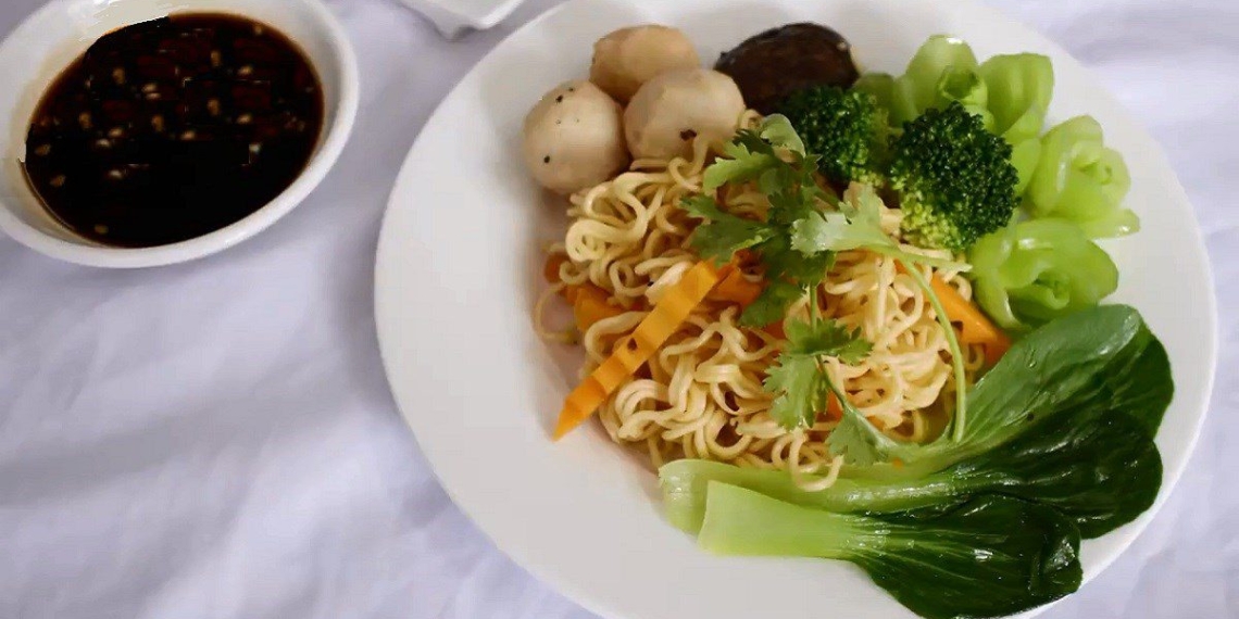 how to make fried noodles with fish ball delicious and easy to make for dinner 11102