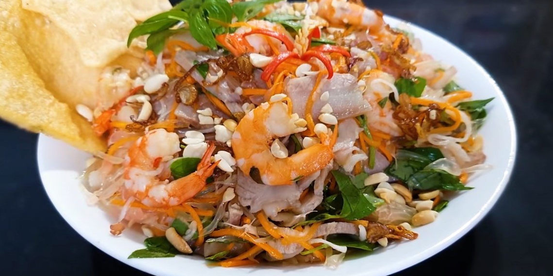 how to make grapefruit salad with shrimp and crispy meat for tet holiday 00468