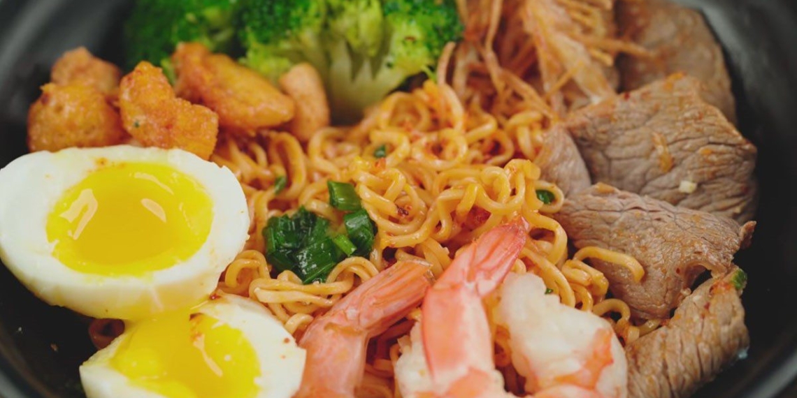 how to make mixed noodles with egg yolk 00748