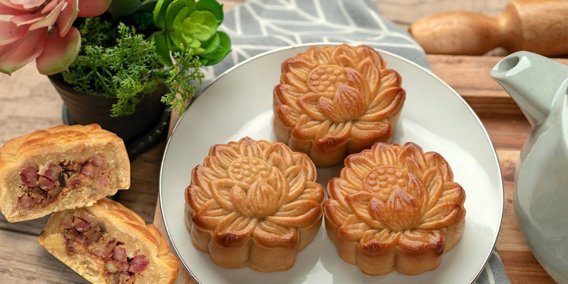 how to make moon cake with sweet savory sticky rice filling 13099