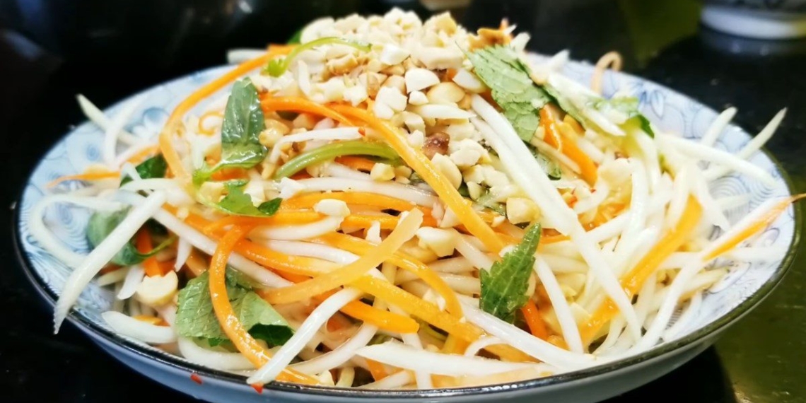 how to make papaya salad with carrots sour crunchy very appealing simple 13200