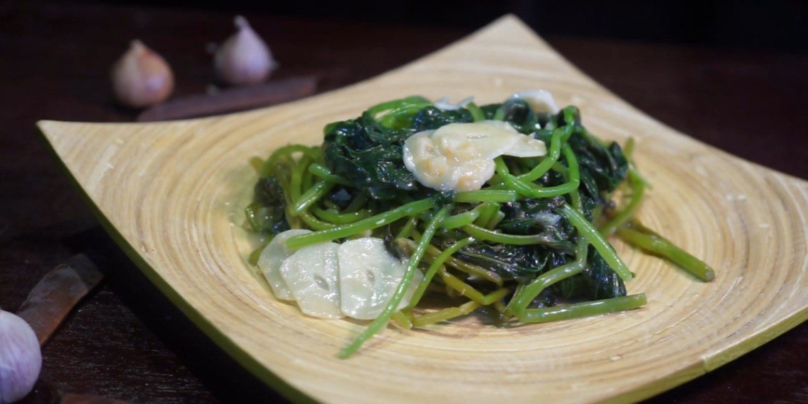 how to make simple stir fried water spinach with attractive flavor 08361