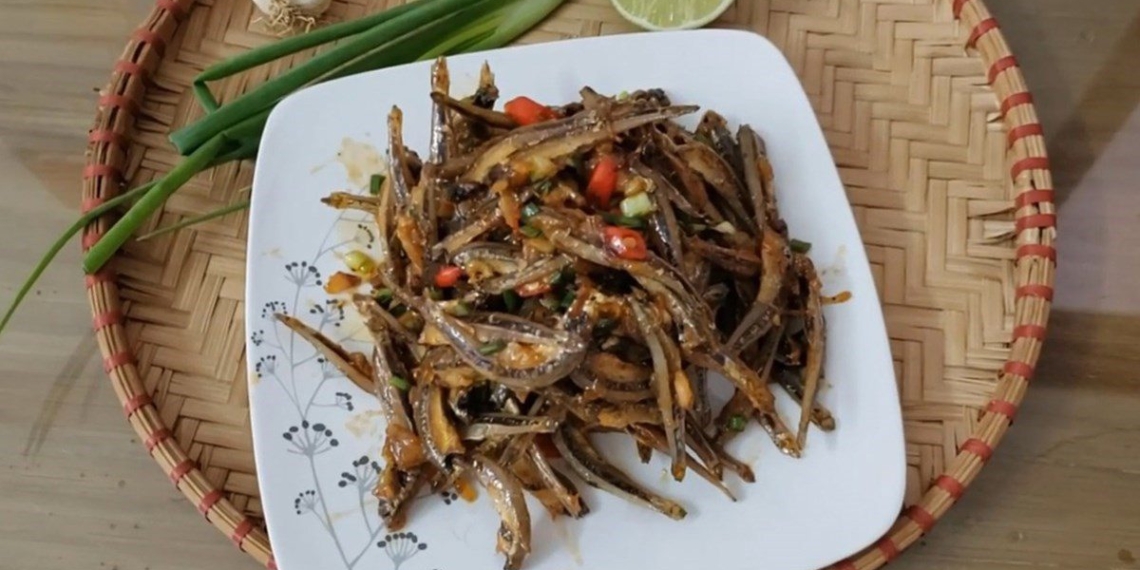 how to make sour sweet dried fish with rice delicious for dried rice eaters 10549