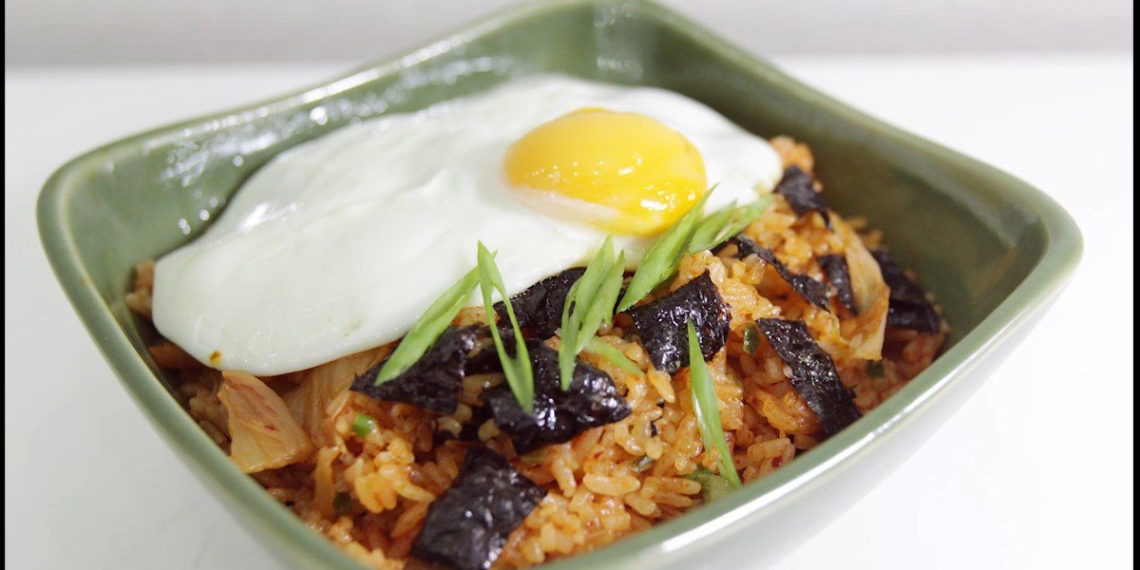 how to make spicy kimchi fried rice for rainy season 00497